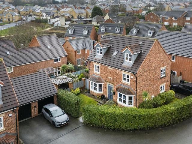 Links Way, Drighlington, Bradford BD11, 5 bed detached house to rent, £2,500 pcm | PrimeLocation