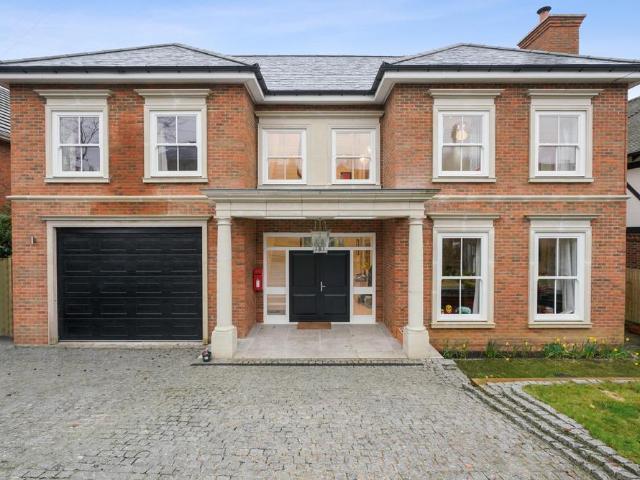 Links Green Way, Cobham, Surrey, KT11 7 bed detached house to rent £10,500 pcm £2,423 pw