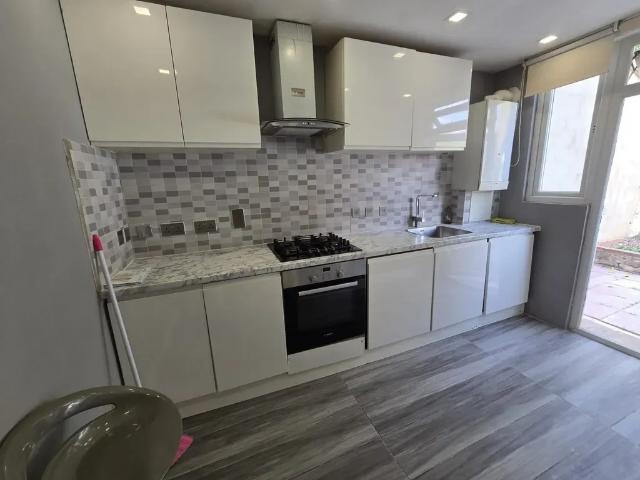 Links Road, London SW17, 2 bed flat to rent, £2,150 pcm | PrimeLocation