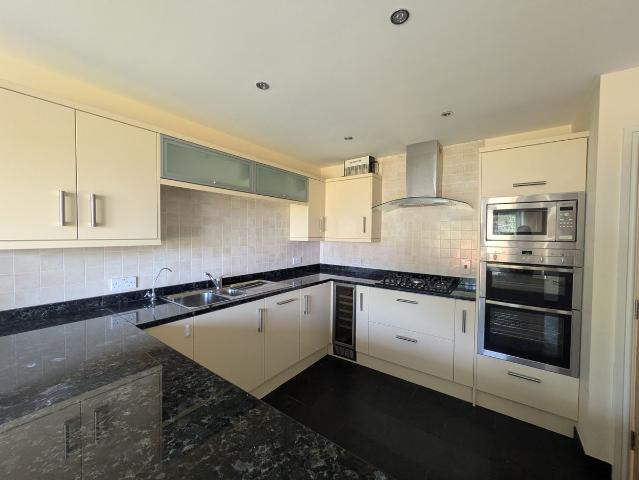 Linksview, Liverpool L23, 2 bed flat to rent, £1,500 pcm | PrimeLocation