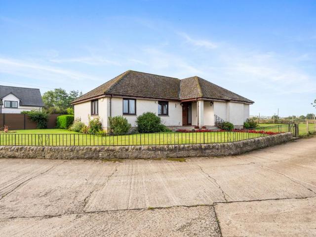 Linlithgow, EH49 3 bed detached house to rent £2,500 pcm £577 pw