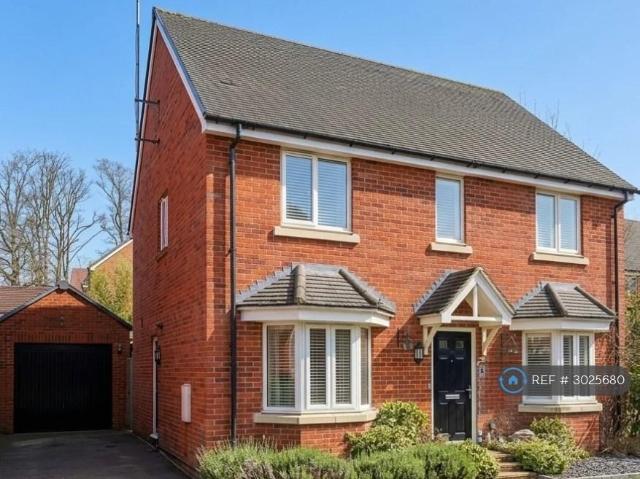 Linnet Avenue, Amersham, HP6 4 bed detached house to rent £3,146 pcm £726 pw