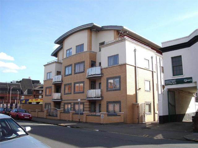 Lion Court, Reading RG1 2 bed apartment to rent £1,550 pcm £358 pw
