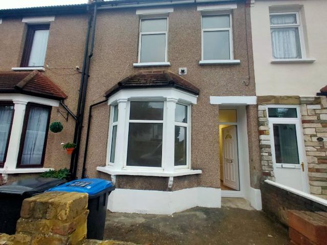 Lion Road, London N9, 4 bed detached house to rent, £2,500 pcm | PrimeLocation