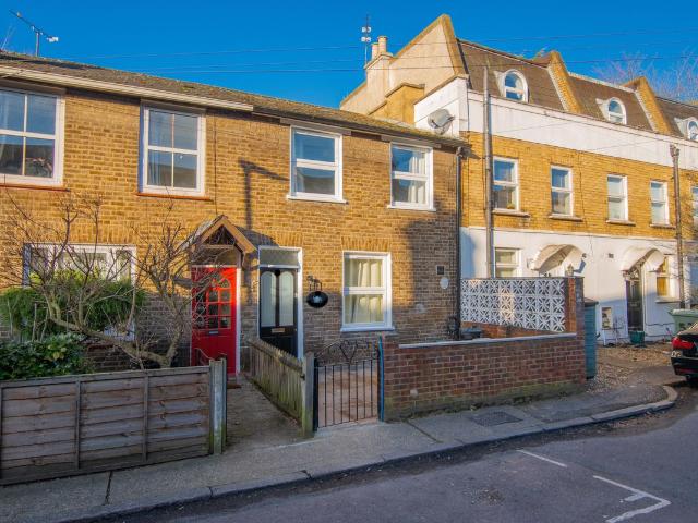 Lion Road, Twickenham TW1, 2 bed terraced house to rent, £2,600 pcm | PrimeLocation