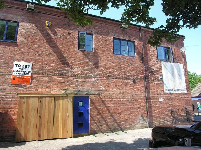 Lion Square, Kidderminster. 1 bed flat to rent £600 pcm £138 pw