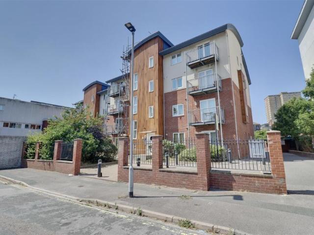 Lion Terrace, Portsmouth 2 bed flat to rent £1,275 pcm £294 pw