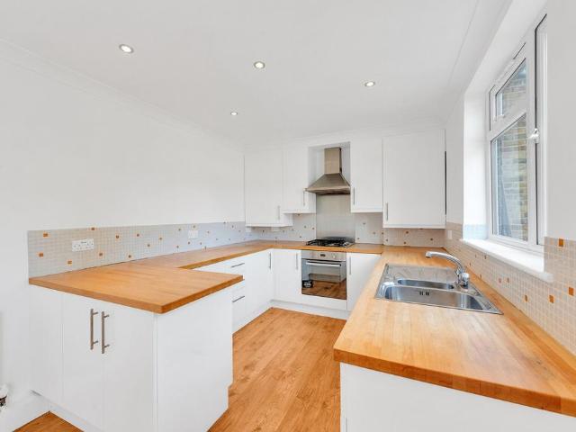 Lionel Gardens, London, SE9 4 bed terraced house to rent £2,550 pcm £588 pw