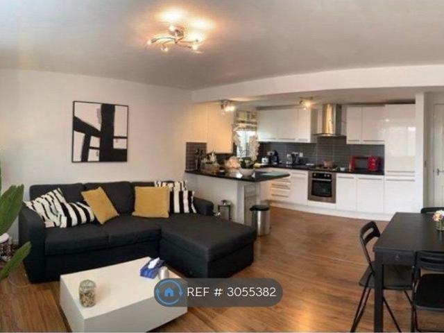 Lions Court, Bolton BL3, 2 bed flat to rent, £995 pcm | PrimeLocation