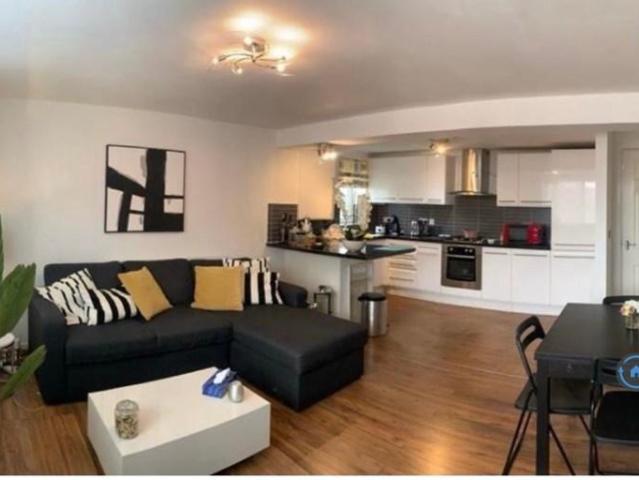 Lions Court, Bolton, BL3 2 bed flat to rent £995 pcm £230 pw