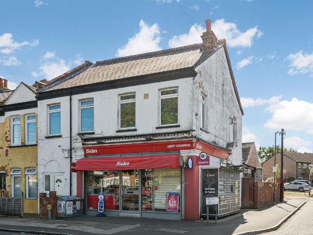 Liberty Avenue, Colliers Wood SW19, 3 bed flat to rent, £2,500 pcm | PrimeLocation