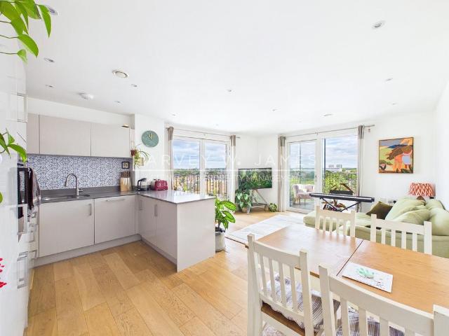 Liberty Bridge Road, Sentinel. 2 bed flat to rent £2,850 pcm £658 pw