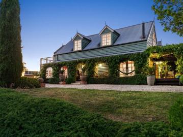 Liberty Flat Farm Malmadale A rare hilltop sanctuary on 10 acres of breathtaking beauty an extraordinary property