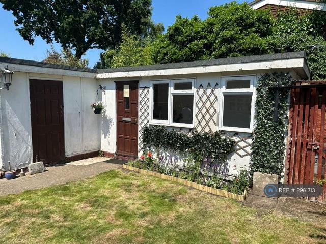 Liberty Lane, Addlestone, KT15 Studio to rent £1,000 pcm £231 pw