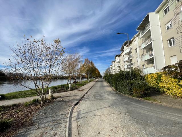 LIBOURNE Appartement T4 de 88 m2 Parking couvert & cellier