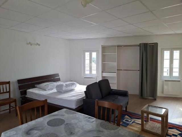 LIBOURNE centre appartement T1 meublé rénové