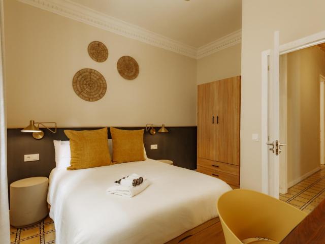 LIBRA R4 Private room double bed with big exterior window