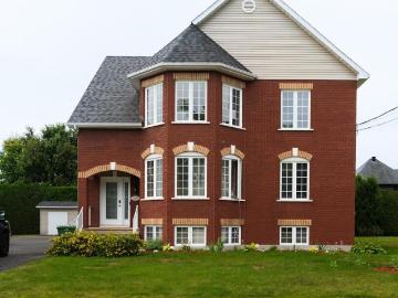 Libre ! Haut De Triplex 5 1/2 Rénové