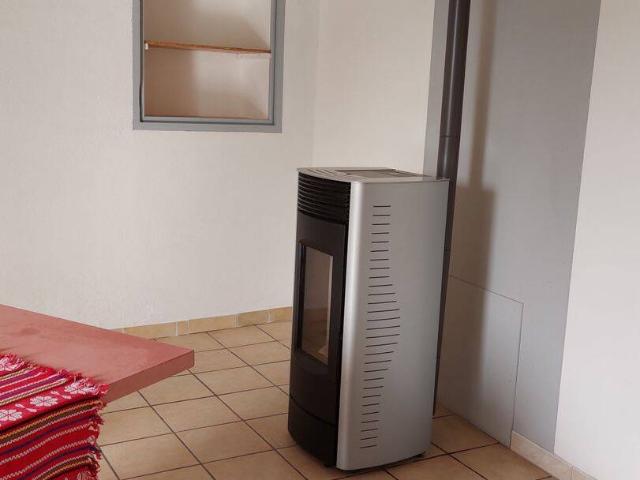 Libre le 1er décembre. Saint Rémy, maison 2 ch et bureau