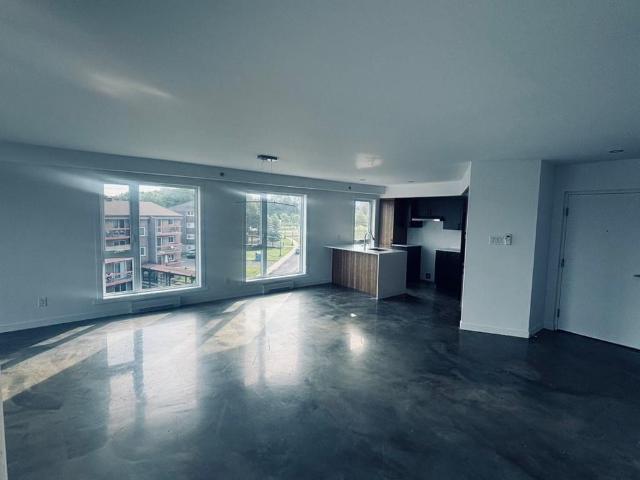 Libre, Penthouse, Lévis centre ville 3 1/2
