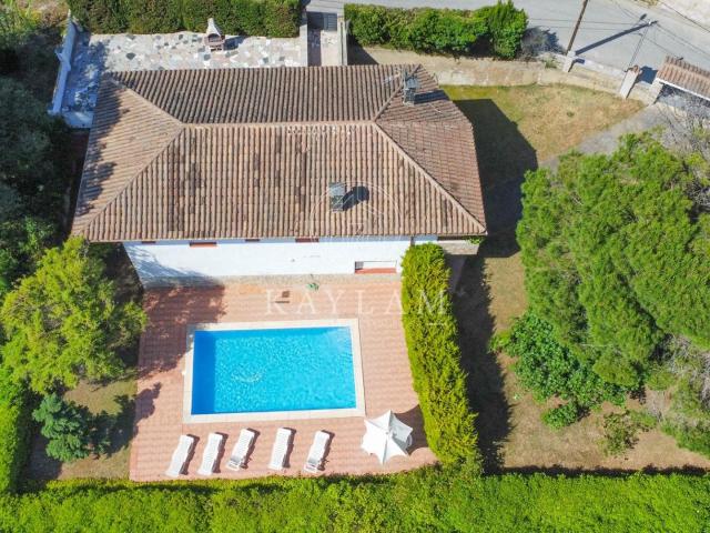 LICENCIA TURÍSTICA Esta magnífica casa de una sola planta, c. 311m² Vidreres