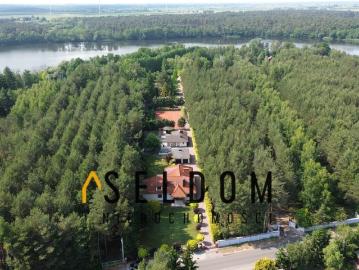 Ekskluzywny dom z kortem i domkiem gości w Licheniu