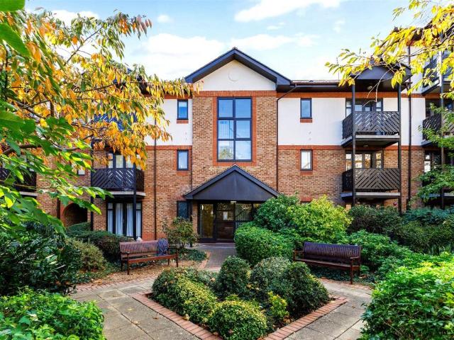 Lichfield Gardens, Richmond, TW9 2 bed flat to rent £2,700 pcm £623 pw