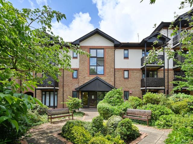 Lichfield Gardens, Richmond TW9, 2 bed flat to rent, £4,000 pcm | PrimeLocation