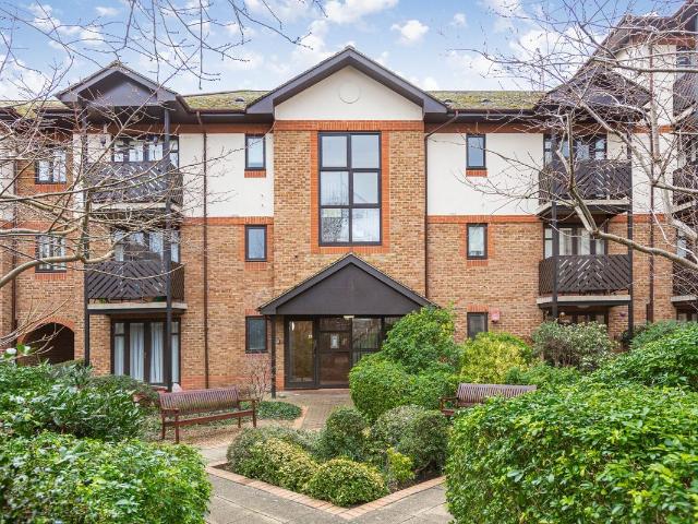 Lichfield Gardens, Richmond TW9, 2 bed flat to rent, £3,500 pcm | PrimeLocation
