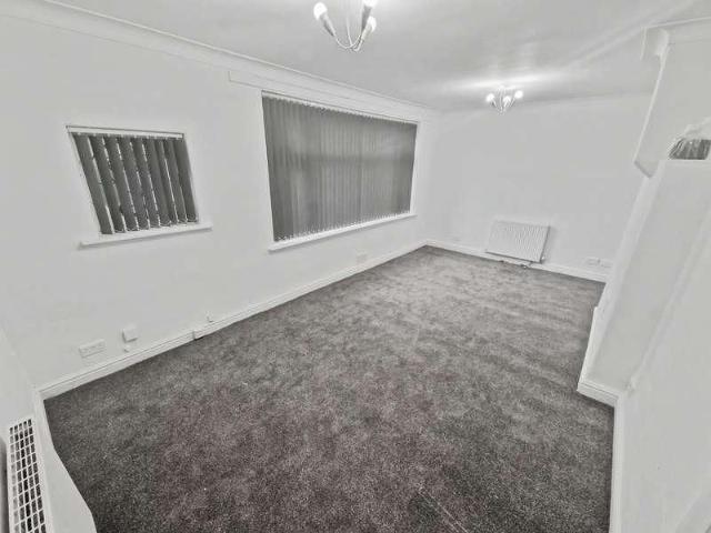 Lichfield Drive, Prestwich, M25