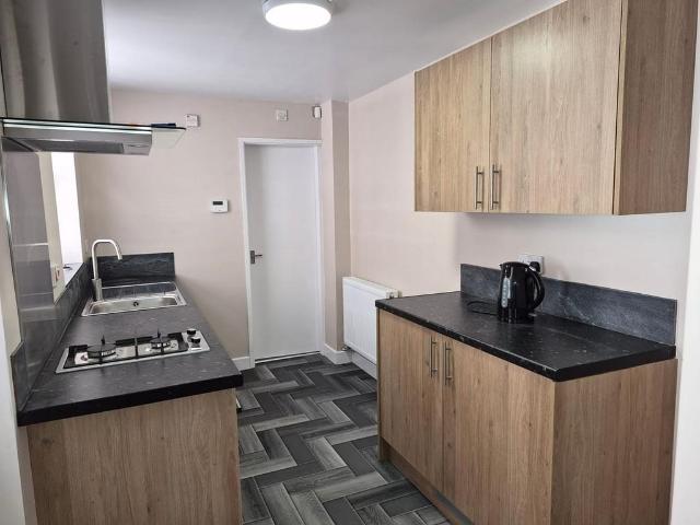 Lichfield Road Walsall WS4 1 bed ground floor flat to rent £750 pcm £173 pw