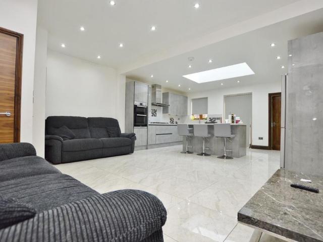 Lichfield Road, East Ham, E6 3 bed house to rent £2,750 pcm £635 pw