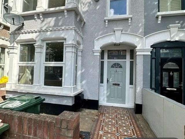Lichfield Road, London, E6 1 bed in a house share to rent £825 pcm £190 pw