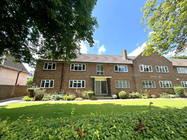 Lichfield Road, Sutton Coldfield. 2 bed flat to rent £1,400 pcm £323 pw