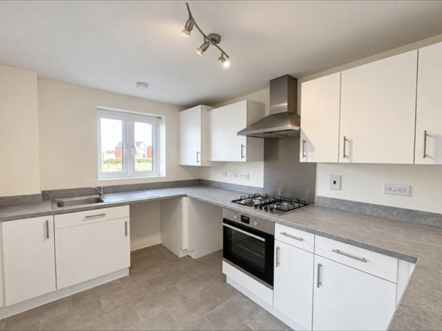 Lichfield WS14 2 bed flat to rent £1,100 pcm £254 pw