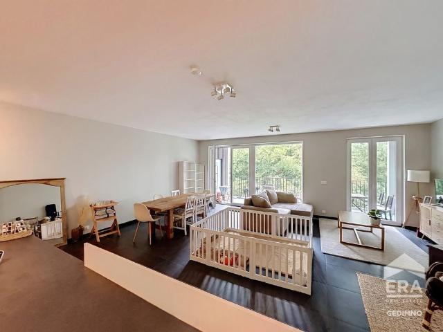 Licht 2 slaapkamer appartement, +100 m², binnen & buitenpark