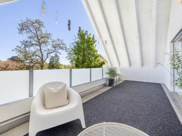 Licht, Weitblick und Wohnkomfort 3.5 Zimmer Dachgeschosswohnung in Bottighofen