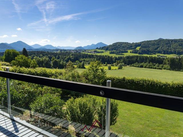 Licht Weite Eleganz Architektenhaus in herrlicher Panoramalage nahe Salzburg