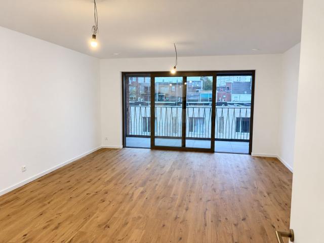 Licht appartement met terras 1e verhuur