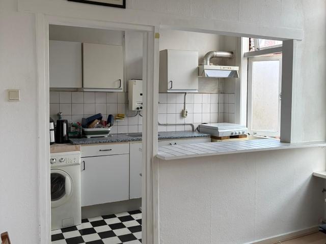 Licht appartement nabij centrum en station