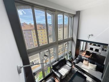 Licht, Höhe, Charakter ein Doppelhaus wie kein anderes in La Chaux de Fonds