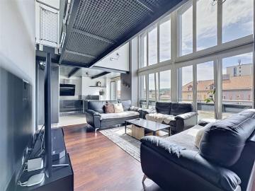 Licht, Höhe, Charakter Ein Duplex wie kein anderes in La Chaux de Fonds