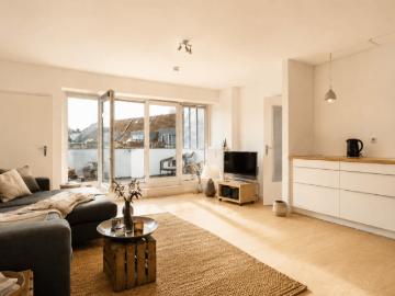 Licht, Luft & Südbalkon: Moderne 3 Zimmer Dachgeschosswohnung in Johannisthal