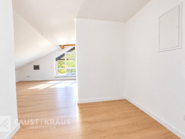 Licht, Natur & Ruhe – moderne 3 Zimmer DG Wohnung mit Weitblick ins Grüne