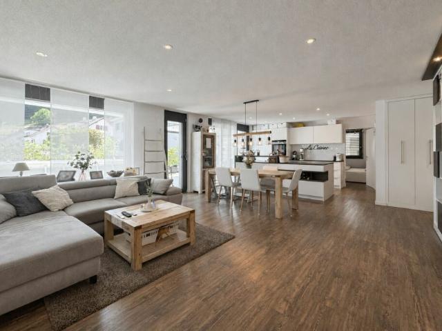 Licht, Raum, Komfort: Parterrewohnung mit 4½ Zimmern und grosser Terrasse