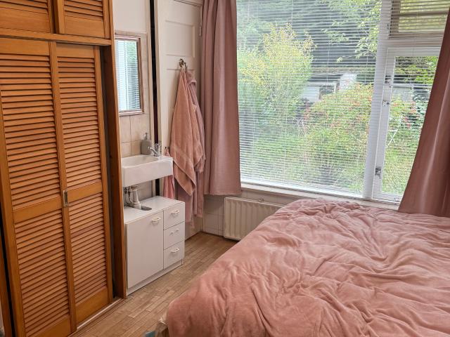 Licht studentenappartement Rotterdam per direct