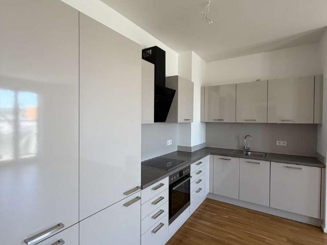 Lichtdurchflutete 4 Raum Wohnung mit Einbauküche und Balkon