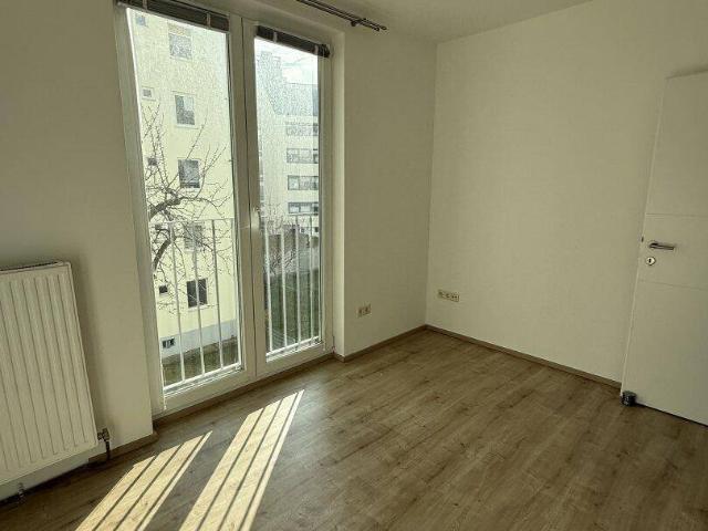 Lichtdurchflutete 4 Zimmer Wohnung mit Aufzug und Privatstellplatz in Top Lage