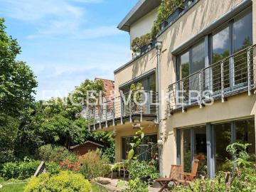 Lichtdurchflutete 4 Zimmer Wohnung mit Balkon und Tiefgaragenstellplatz im Komponistenviertel
