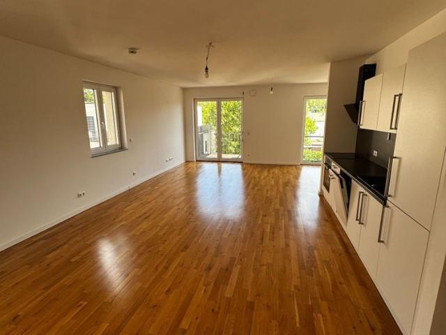 Lichtdurchflutete 4 Zimmer Wohnung mit EBK & Balkon im grünen Buch